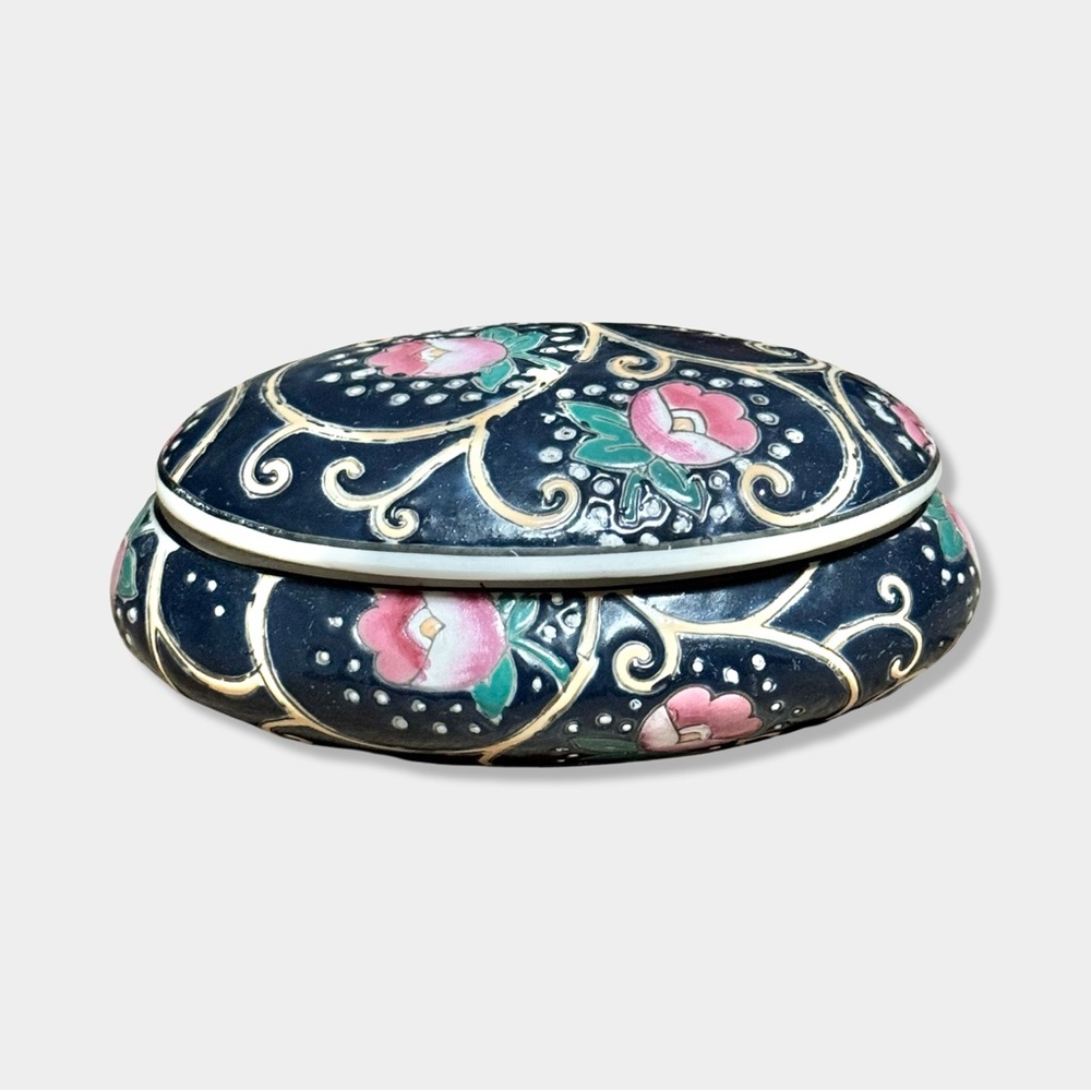 Vtg HFP Macau Chinese Floral Painted Chinoiserie Porcelain Jewelry Trinket Box